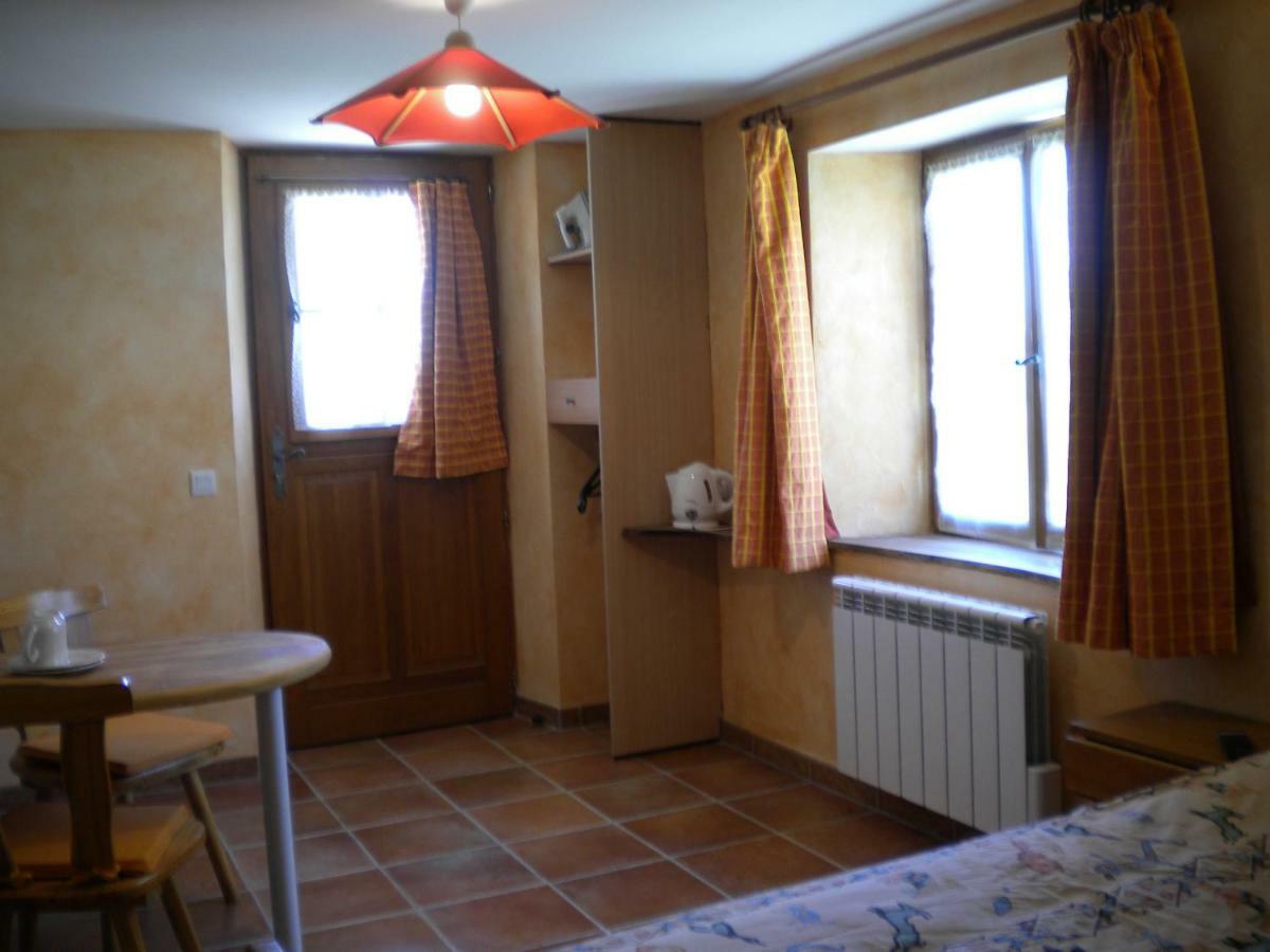 Chambre D'Hote Au Col De Cygne Blanzac-les-Matha ภายนอก รูปภาพ