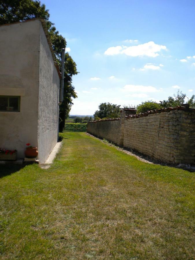 Chambre D'Hote Au Col De Cygne Blanzac-les-Matha ภายนอก รูปภาพ