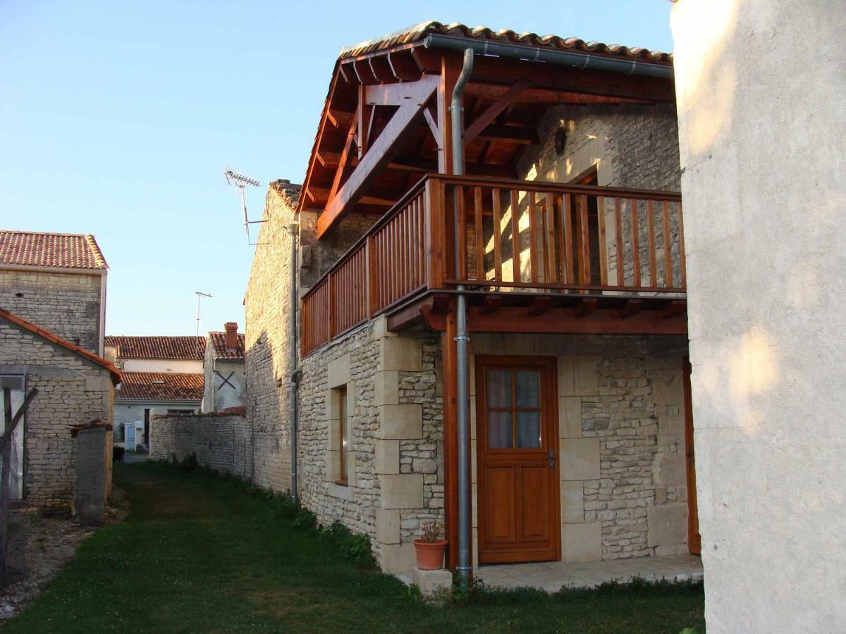 Chambre D'Hote Au Col De Cygne Blanzac-les-Matha ภายนอก รูปภาพ